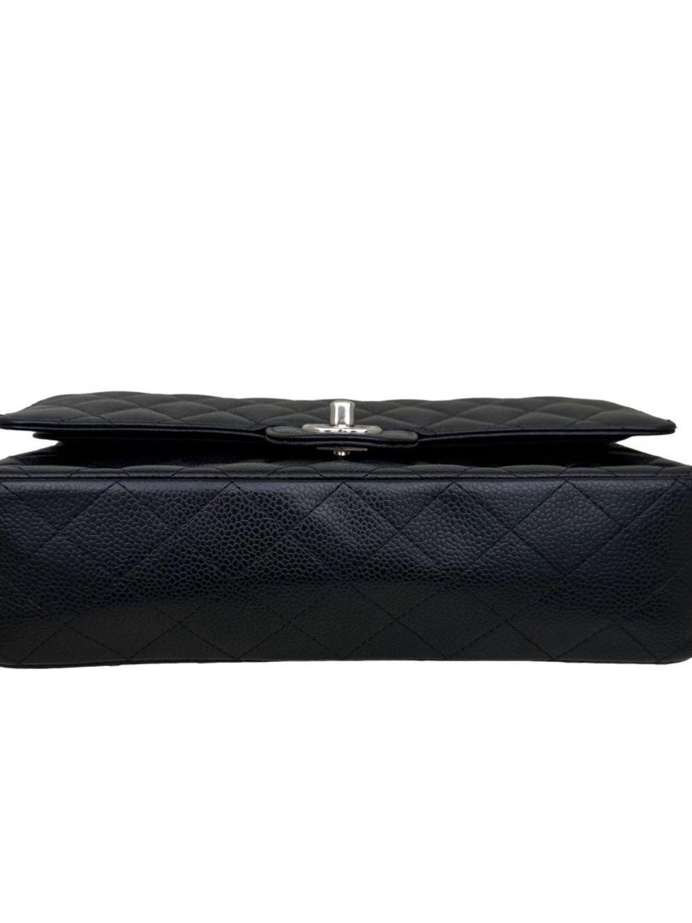 Authentic CHANEL Classic Medium Flap Bag
Series 27 - New model - Preowned - COA - Picture 4 of 6